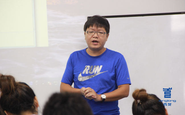 營(yíng)銷總監(jiān)賀總作述職總結(jié)和指導(dǎo)性建議 防水材料