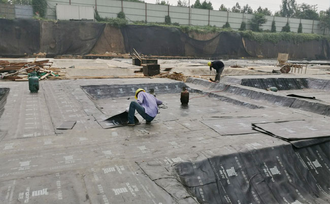 青龍防水卷材施工現(xiàn)場 防水卷材
