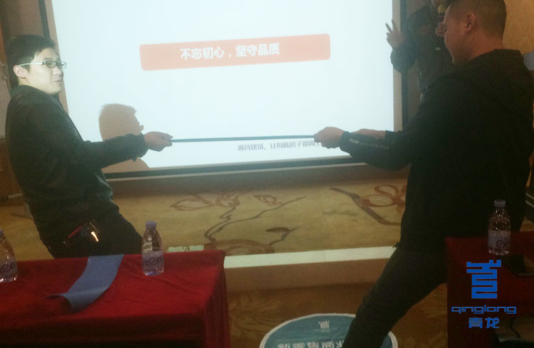 現(xiàn)場試撕青龍全能防水膠 防水涂料