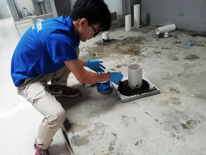 學員們親自體驗涂料施工方法 防水材料