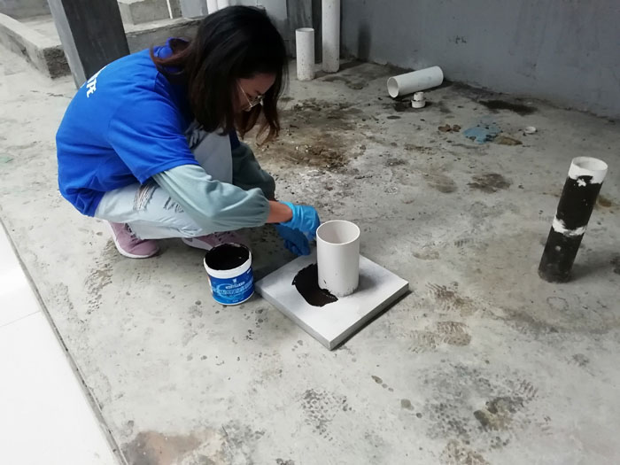 學員們親自體驗涂料施工方法 防水材料