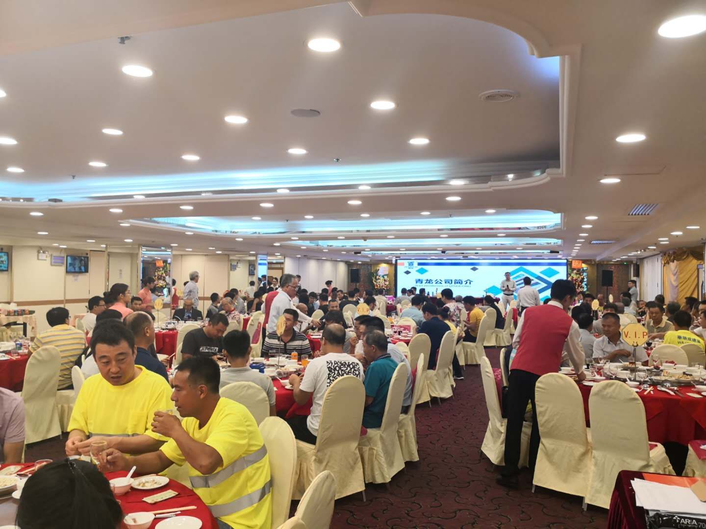 宋董事長(zhǎng)為大家講解青龍發(fā)展史 澳門防水