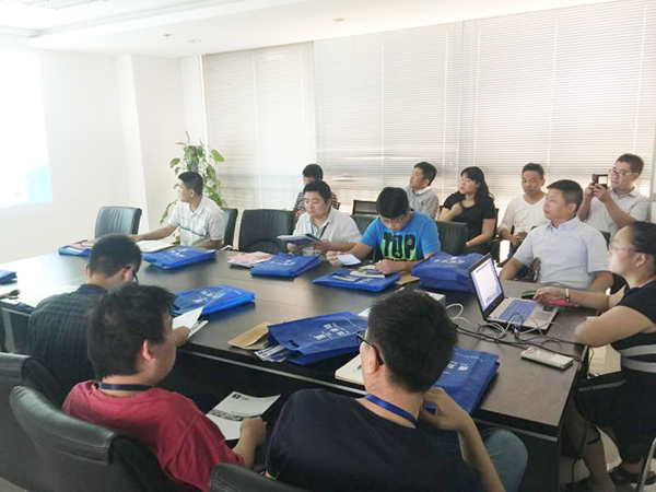 設(shè)計(jì)師仔細(xì)聆聽(tīng)防水知識(shí) 蘇州防水