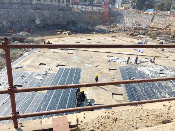 北海世紀(jì)城正在進(jìn)行PCM卷材施工 北海防水