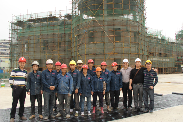 白建兵團(tuán)隊(duì)與青龍員工在湛江漁人碼頭合影 湛江防水