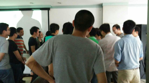 設(shè)計(jì)師與青龍區(qū)域經(jīng)理進(jìn)行熱烈交流 廣西防水