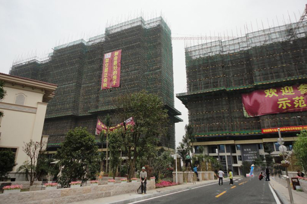 建設(shè)中的新會(huì)碧桂園。 防水卷材