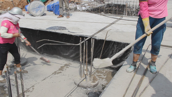 之后撒上干燥的水泥 新會防水